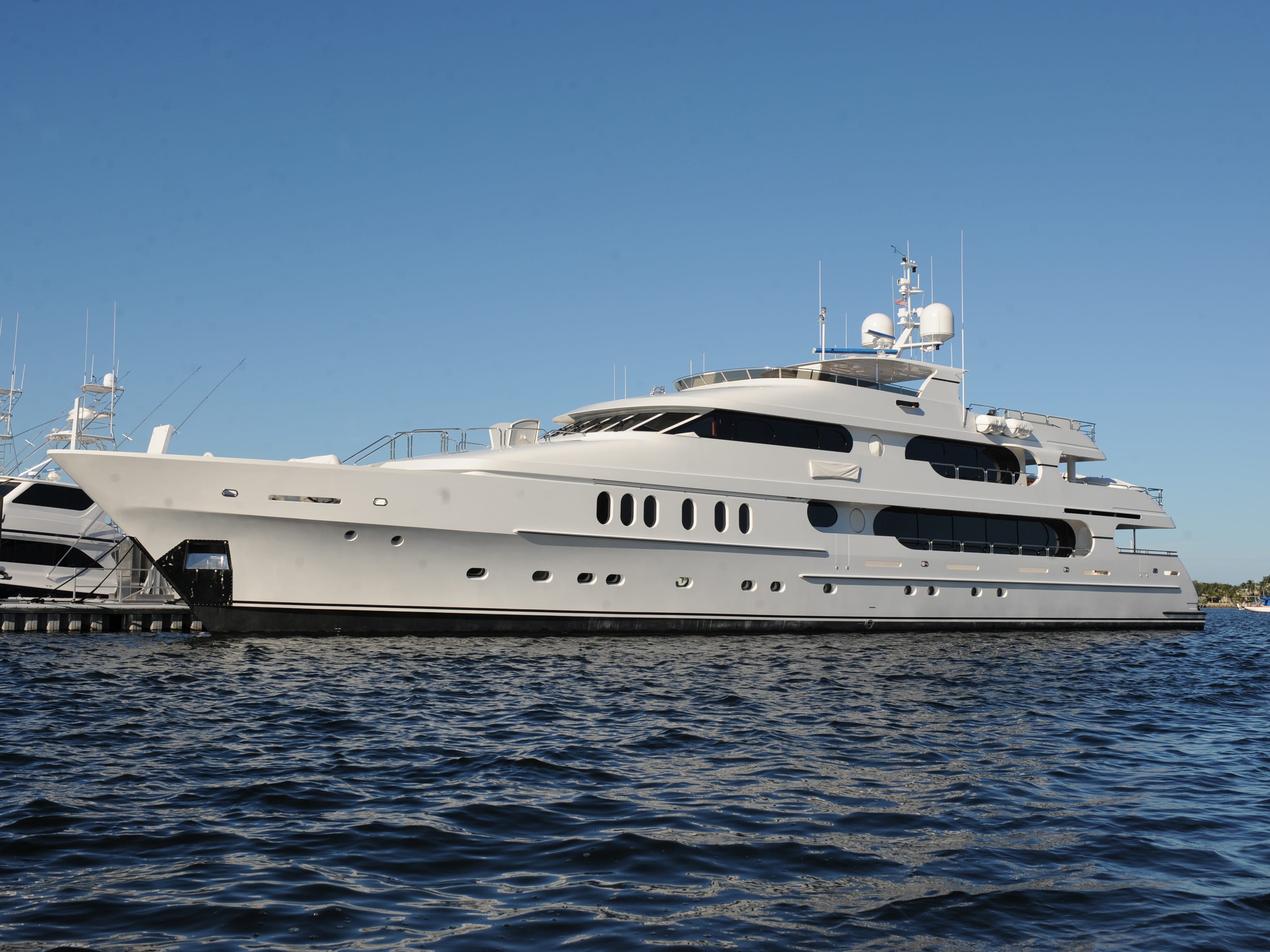 See Photos of Tiger Woods Yacht Amazing Luxury Life