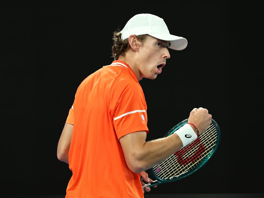 Breaking Down De Minaur Odds:  Simple Guide for Fans!