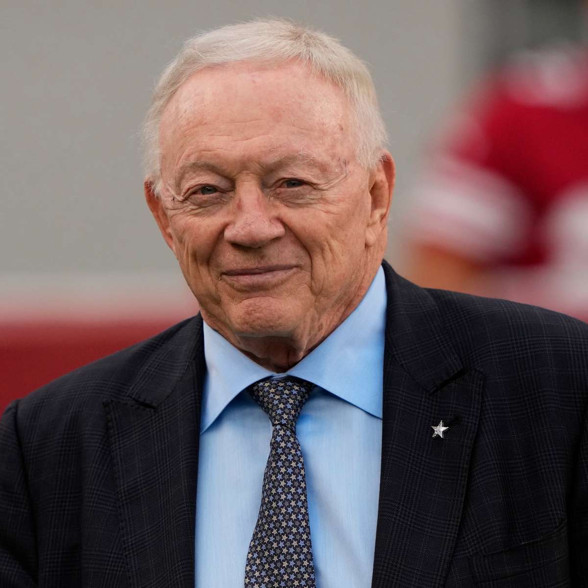 Jerry Jones Net Worth: Get the lowdown on his massive fortune.