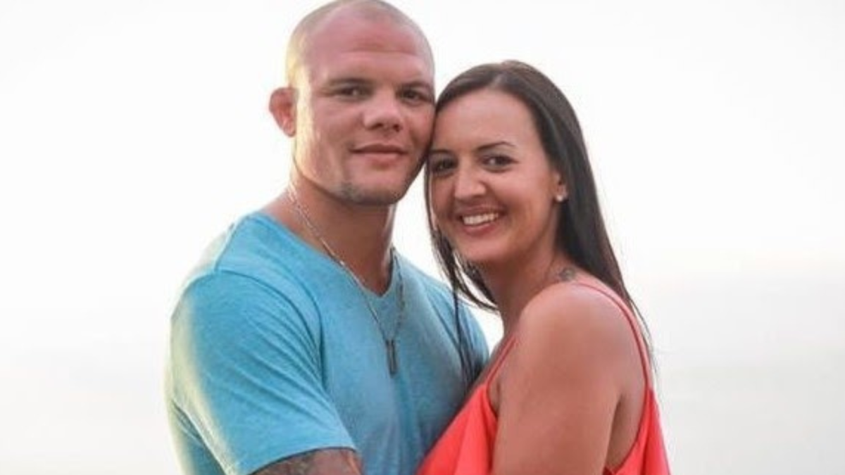 Meet Anthony Smith Wife: Everything You Need to Know About Her!