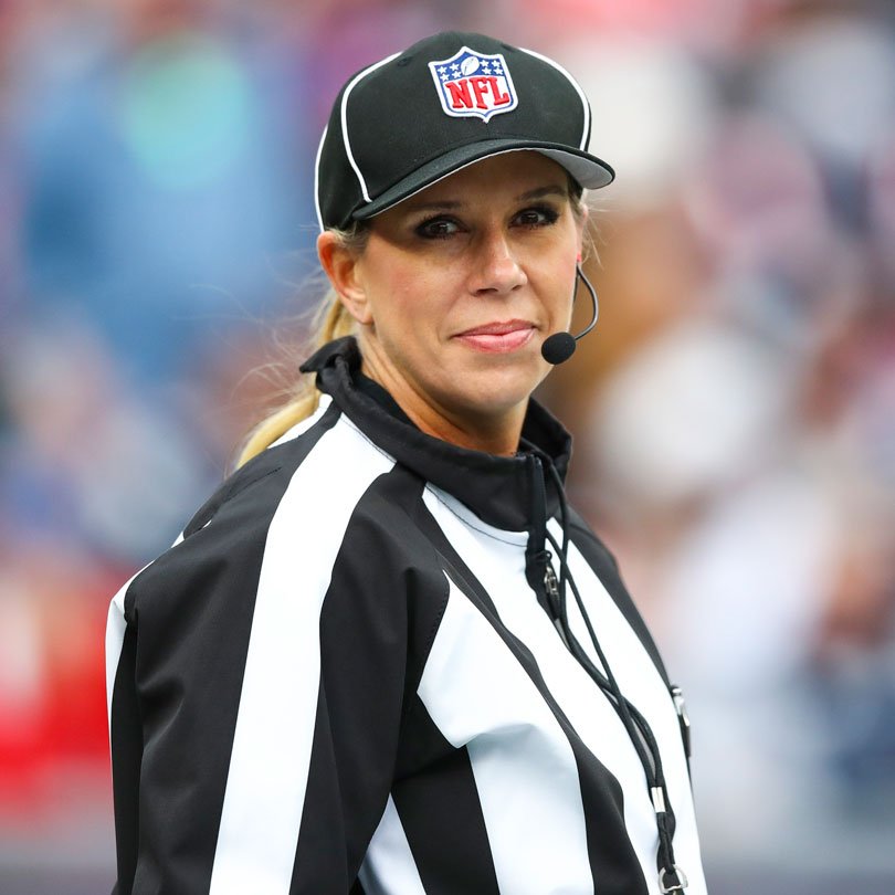 Sarah Thomas Height Revealed: Discover How She Stands Out in the NFL World!