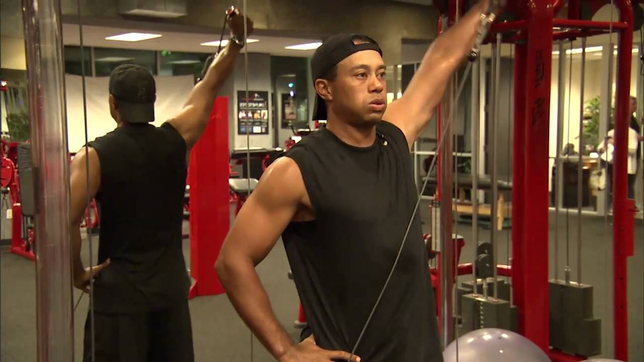 How much does Tiger Woods bench? Learn about his training regimen.