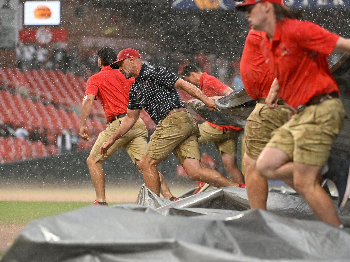 MLB Rain Delay: How Does It Affect the Teams and Players?  A Comprehensive Look at the Impact