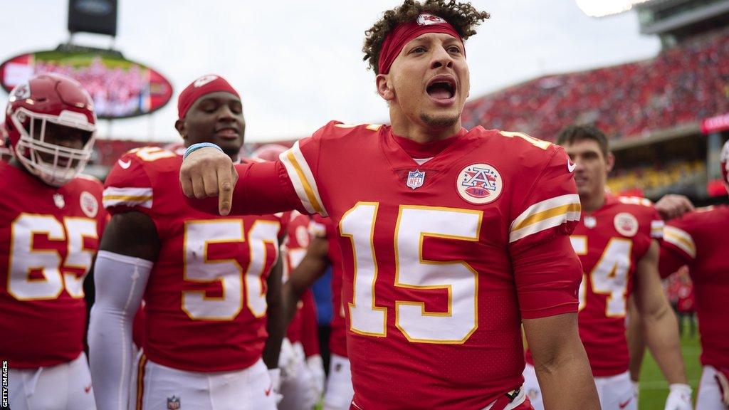 Mahomes vs Rodgers: A Head-to-Head Battle of NFL Quarterback Titans