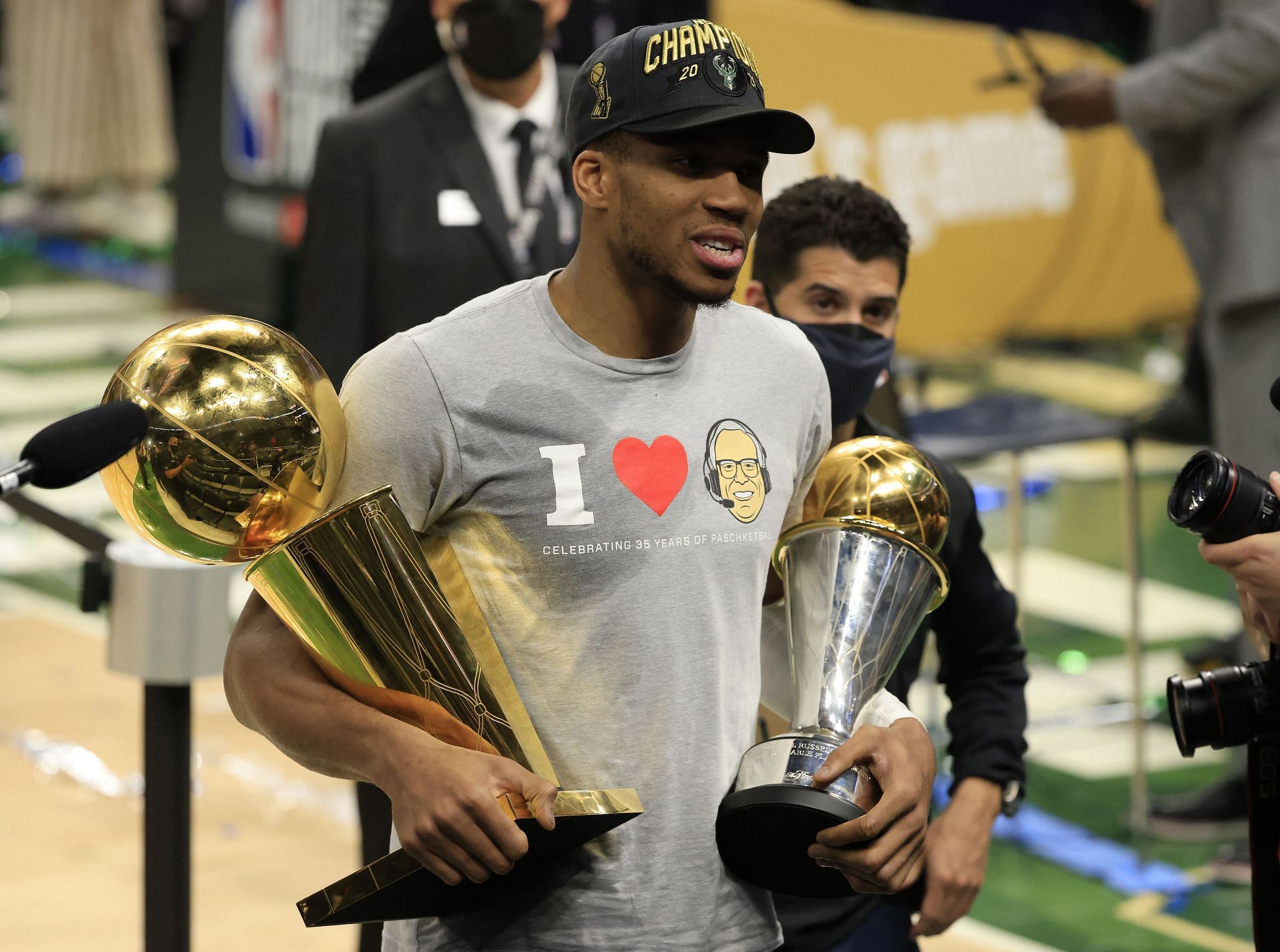 Counting Gianniss rings: How many championships does Giannis have so far?